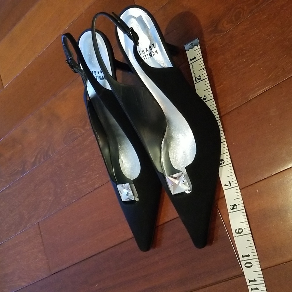 Pointed toes heels in brand new condition.